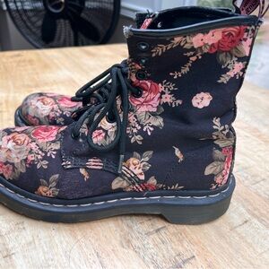 Dr Martens Victorian Flowers or Victorian Rose women size 6